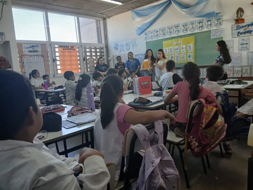 Adelphi University students volunteering with IVHQ, supporting a teaching project in Buenos Aires, Argentina.