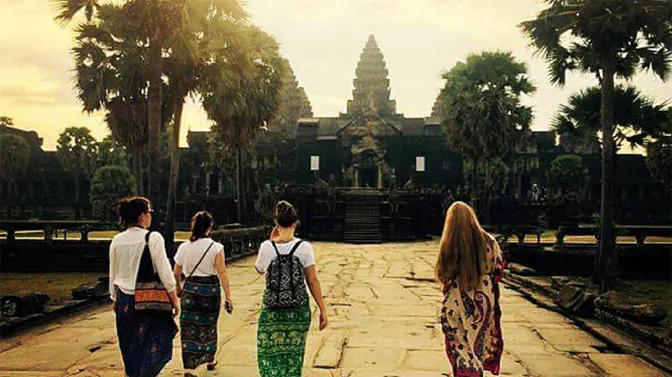 Visiting temples as an IVHQ volunteer in Cambodia