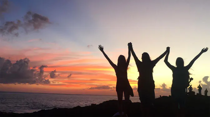 Travel with other IVHQ volunteers around Asia