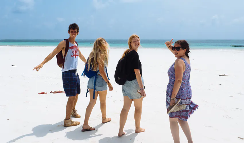 Volunteer and travel to Kenya on your winter break with IVHQ