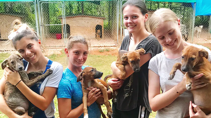 Are flights cheaper when you travel in a group for your volunteer abroad trip.