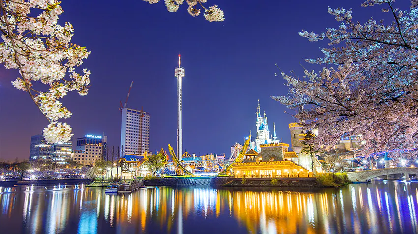 Visit Lotte World while volunteering with IVHQ.